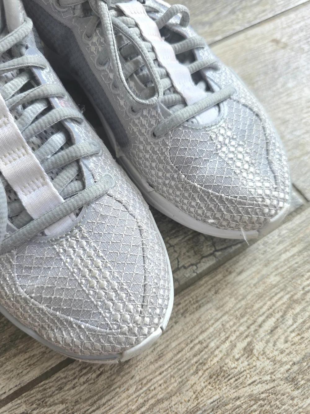 Nike  Womens Sabrina 1 Wolf Grey Basketvall  Athletic Sneakers Shoes 6